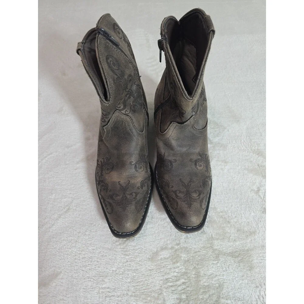 Roper Boots Women’s 6.5 Short Stuff Western Embroidery Snip Toe Brown Zip Ankle - Picture 8 of 8